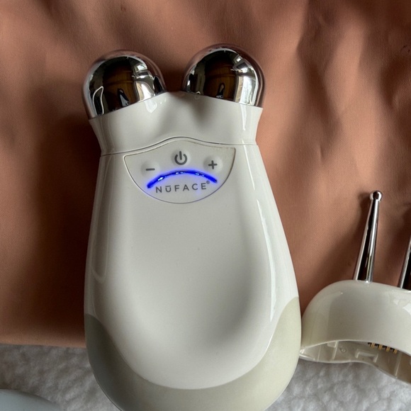 NUFACE TRINITY + ELE SET+ Pink Pouch and Gel Primer - Picture 14 of 16